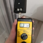 Rzeczoznawca budowlany wykonuje szczegółową ekspertyzę budowlaną i jednocześnie ocenia stan konstrukcji budynku. Rzeczoznawca budowlany wykonuje szczegółową ekspertyzę budowlaną i jednocześnie ocenia stan konstrukcji budynku.