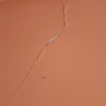 Doświadczony rzeczoznawca budowlany kontroluje konstrukcję, a inspektor budowlany nadzoruje przebieg prac remontowych. Doświadczony rzeczoznawca budowlany kontroluje konstrukcję, a inspektor budowlany nadzoruje przebieg prac remontowych.